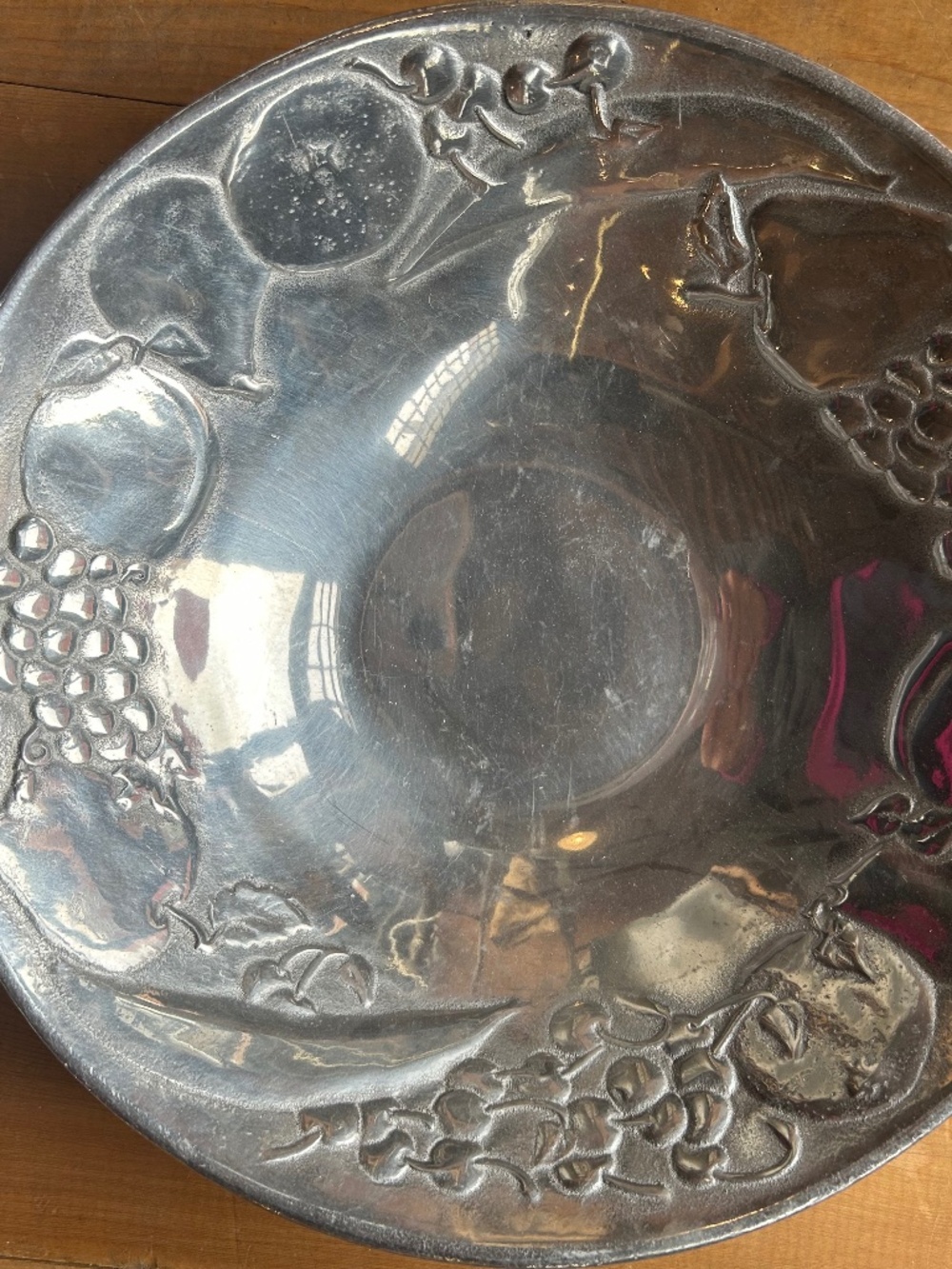 The Wilton Co. embossed fruit bowl